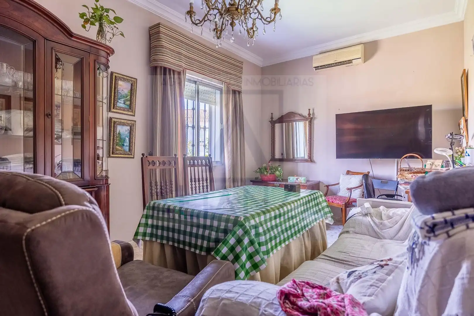 Sala de estar de Casa o chalet en venta en Salteras con Aire acondicionado, Jardín privado y Piscina