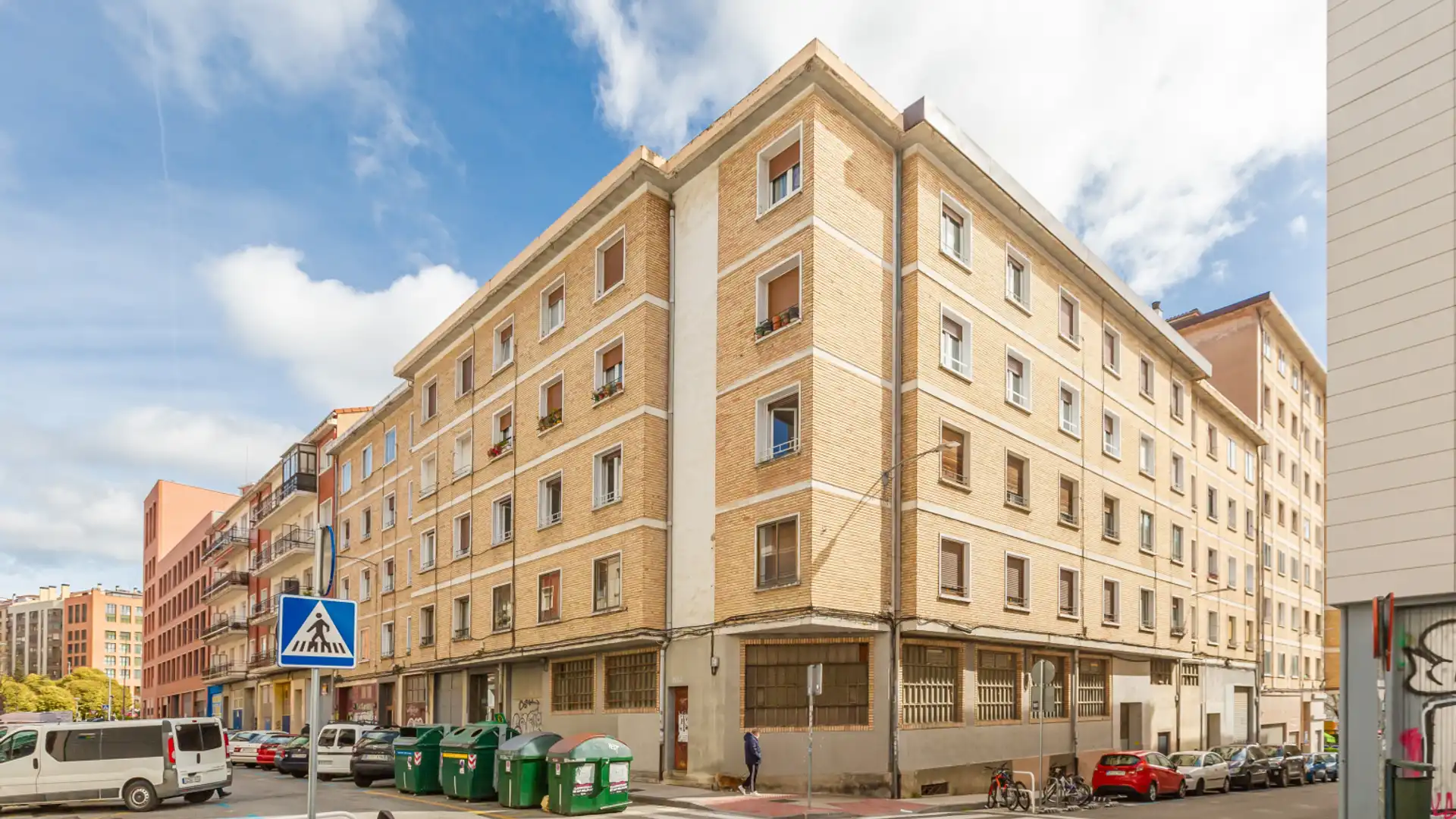 Vista exterior de Local en venda en  Pamplona / Iruña amb Aire condicionat
