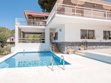Casa amb piscina en venda a Lliçà d'Amunt