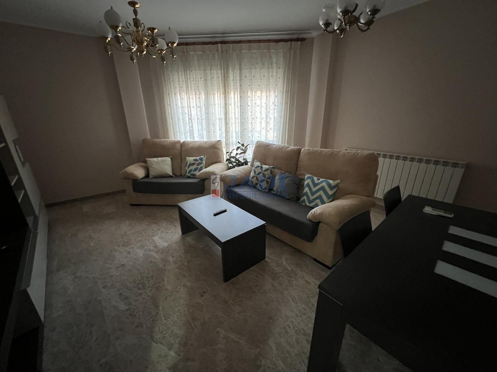 Sala de estar de Piso en venta en Valdepeñas con Calefacción, Trastero y Amueblado