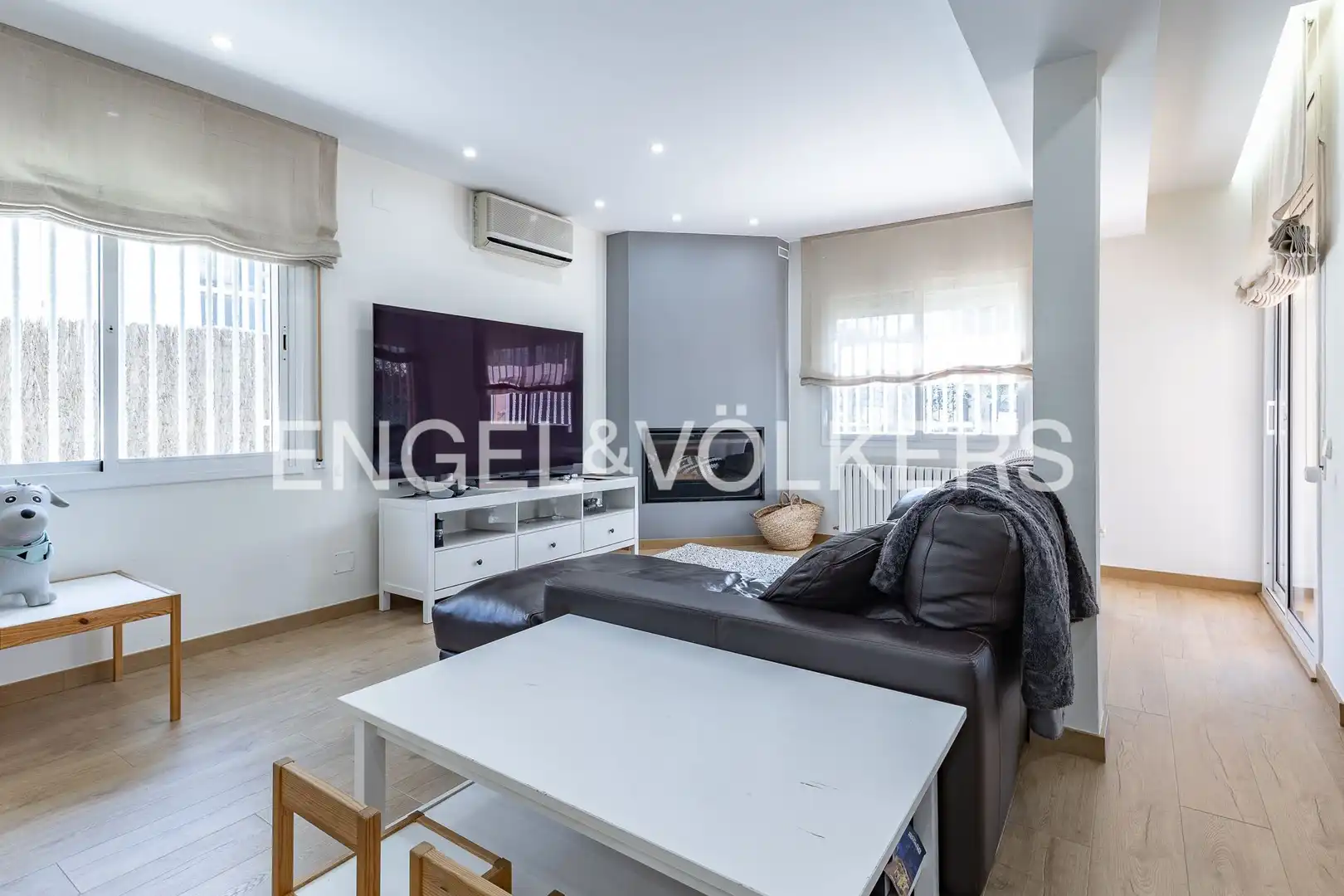 Living room of Houses for sale in Sant Fost de Campsentelles  with Air Conditioner, Heating and Private garden