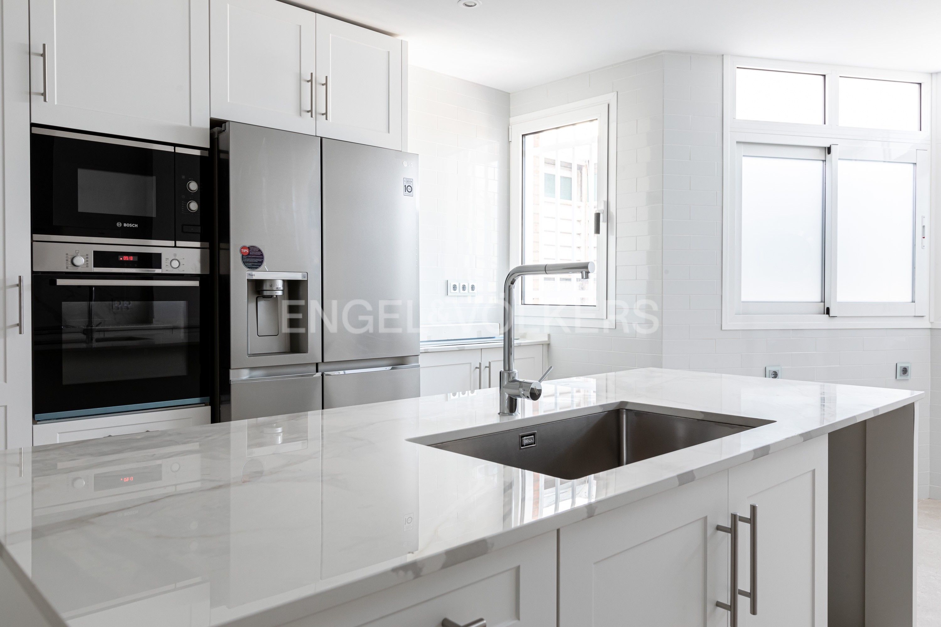 Kitchen of Apartment for sale in  Sevilla Capital  with Air Conditioner, Heating and Private garden