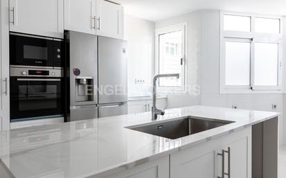 Kitchen of Apartment for sale in  Sevilla Capital  with Air Conditioner, Heating and Private garden
