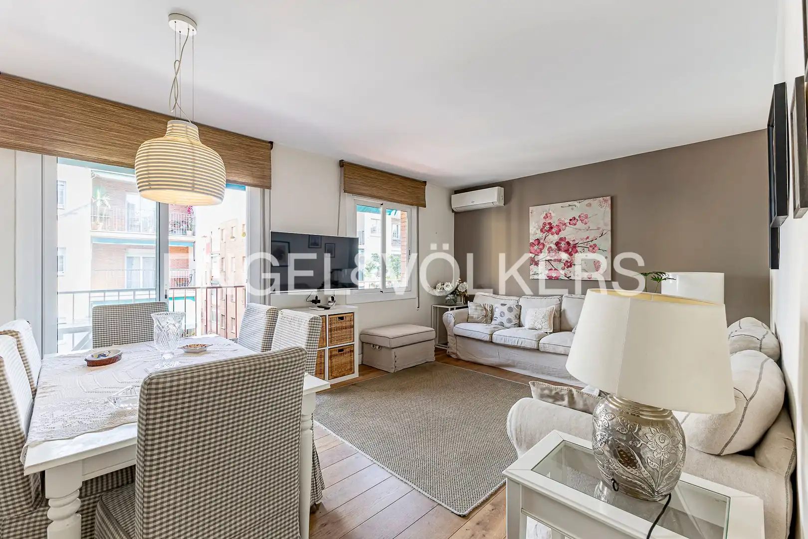 Sala d'estar de Pis en venda en Barcelona amb Aire condicionat, Calefacció i Parquet