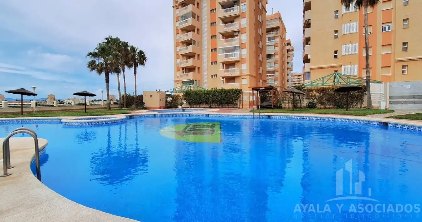 Piscina de Piso en venta en La Manga del Mar Menor con Terraza, Trastero y Piscina comunitaria