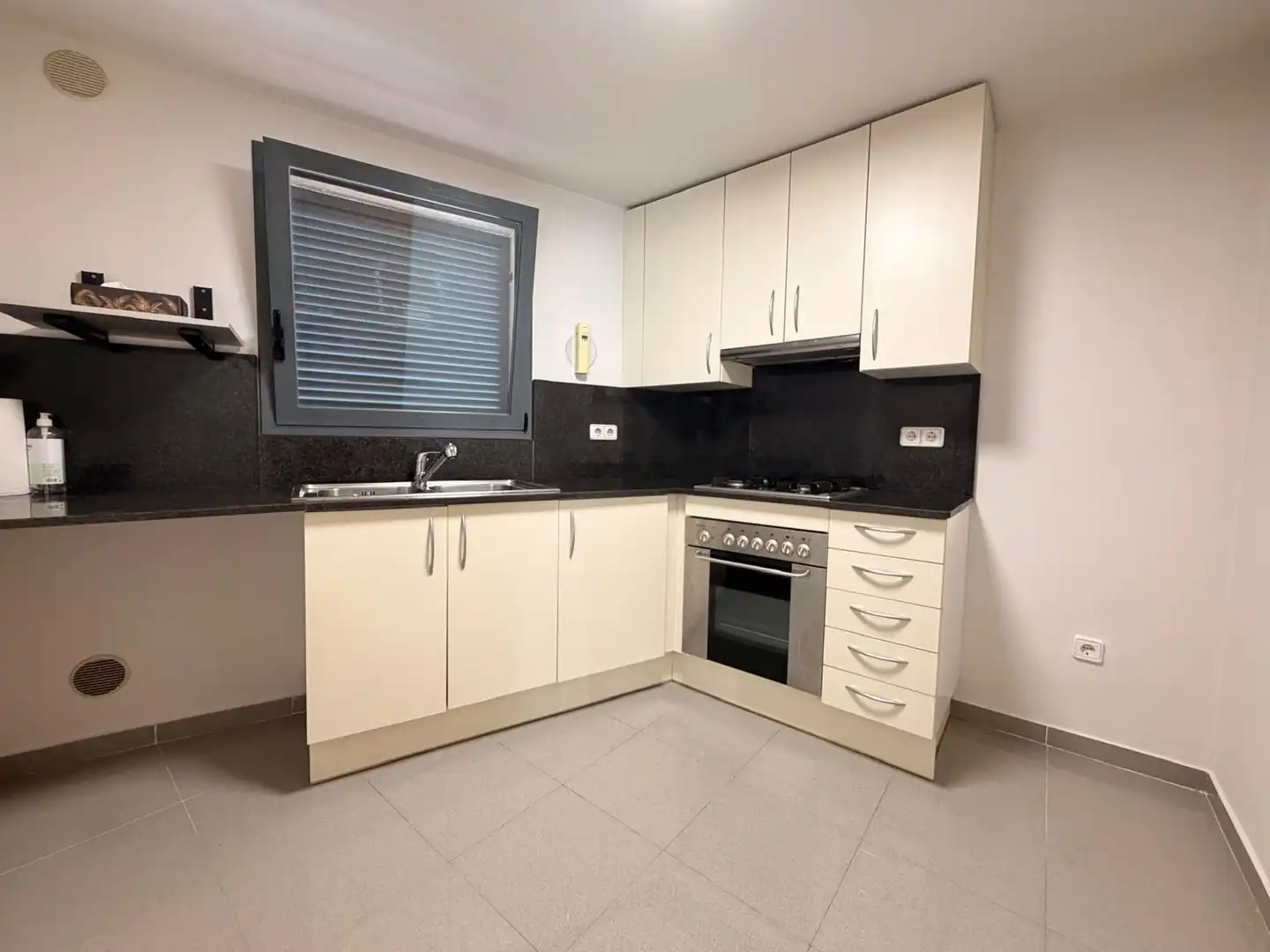 Cocina de Piso en venta en Girona con Calefacción
