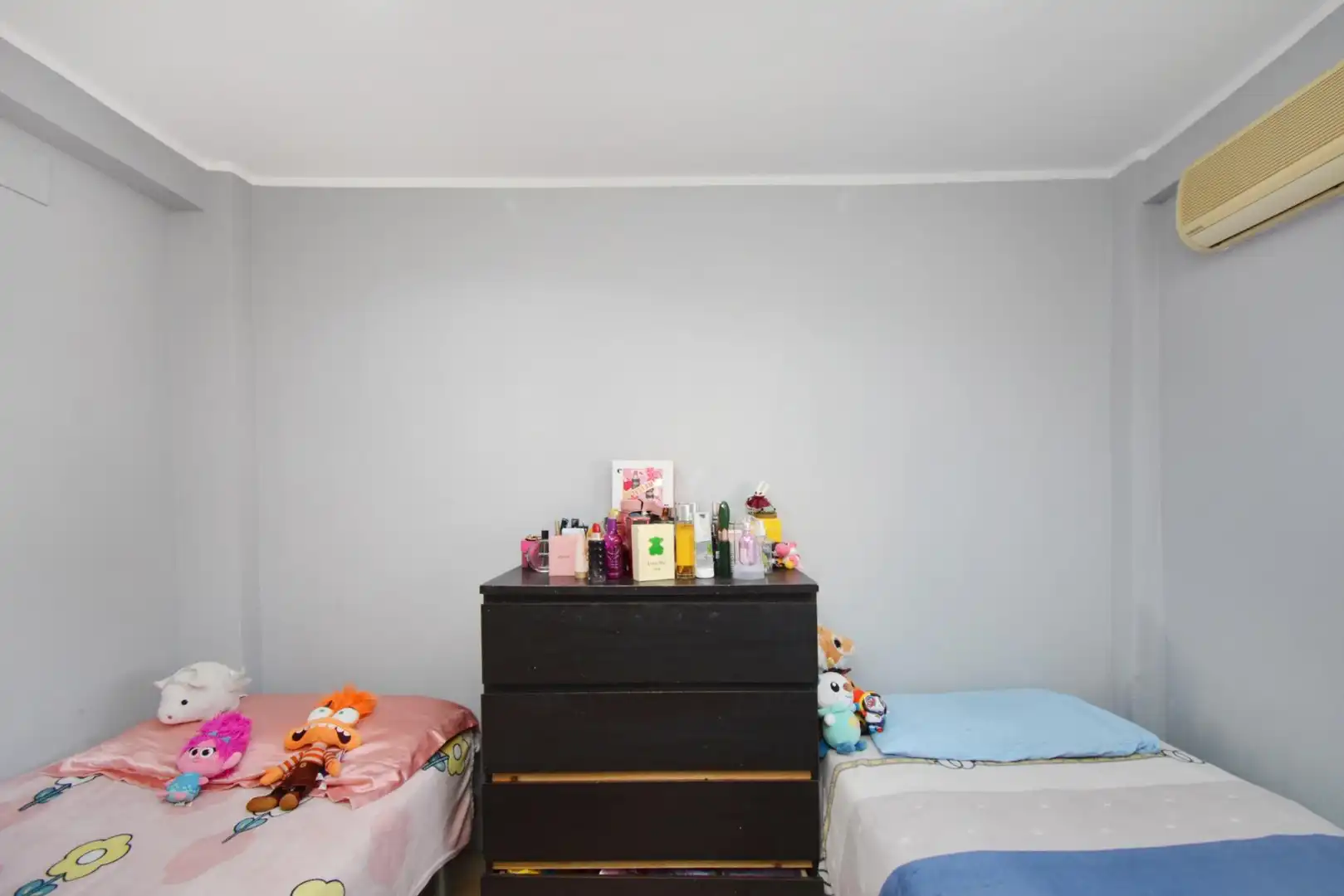 Schlafzimmer von Wohnung zum Verkauf in Zaragoza mit Klimaanlage und Heizung