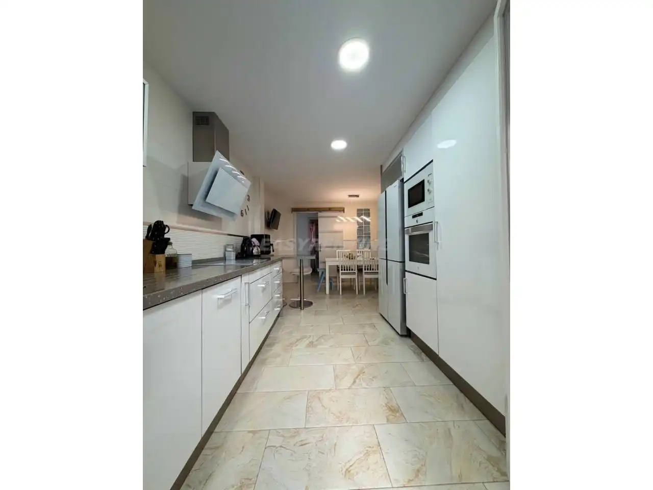 Cuina de Casa o xalet en venda en La Línea de la Concepción amb Aire condicionat, Terrassa i Moblat