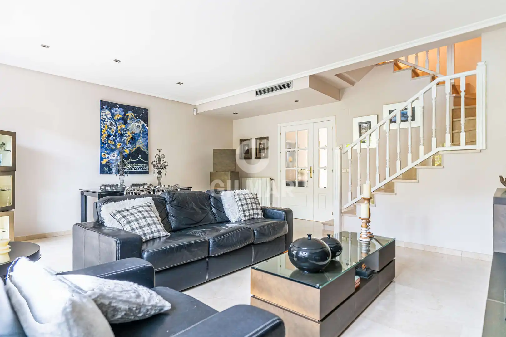 Sala de estar de Casa adosada en venta en Boadilla del Monte con Calefacción, Jardín privado y Piscina