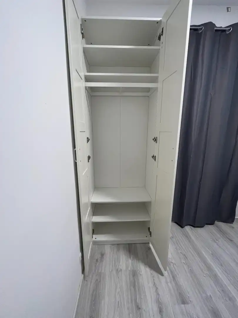 Habitación de Apartamento para compartir en  Barcelona Capital con Amueblado, Lavadora y Microondas