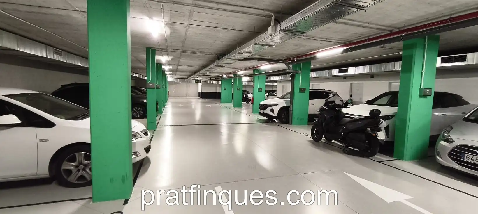 Parkplatz von Wohnung zum Verkauf in L'Hospitalet de Llobregat mit Klimaanlage, Heizung und Parkett