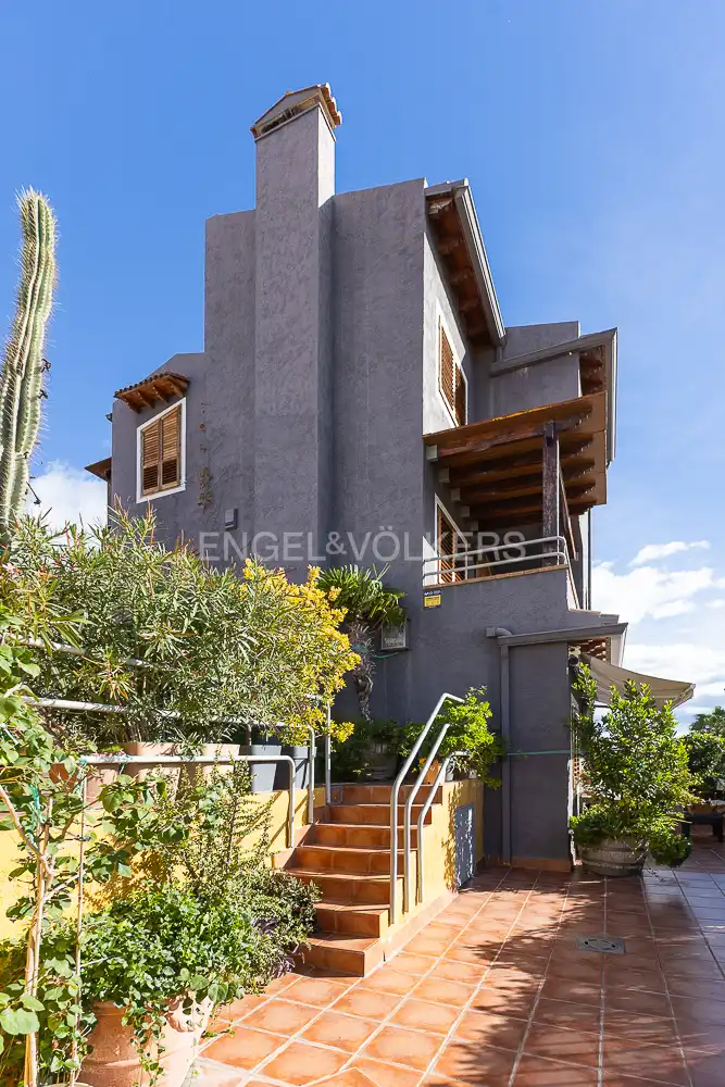 Vista exterior de Casa adosada en venta en Viver con Calefacción, Terraza y Amueblado