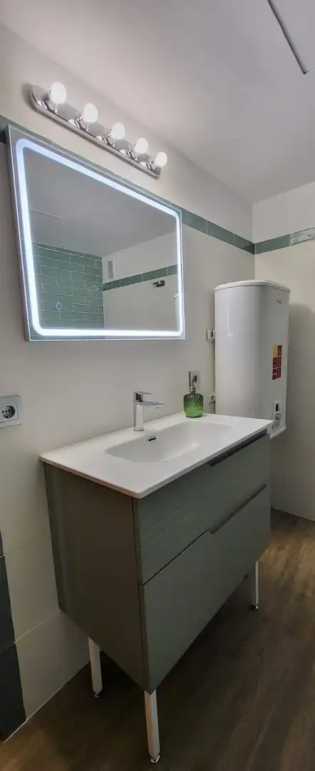 Bathroom of Flat for rent in Torremolinos  with Air Conditioner, Heating and Parquet flooring
