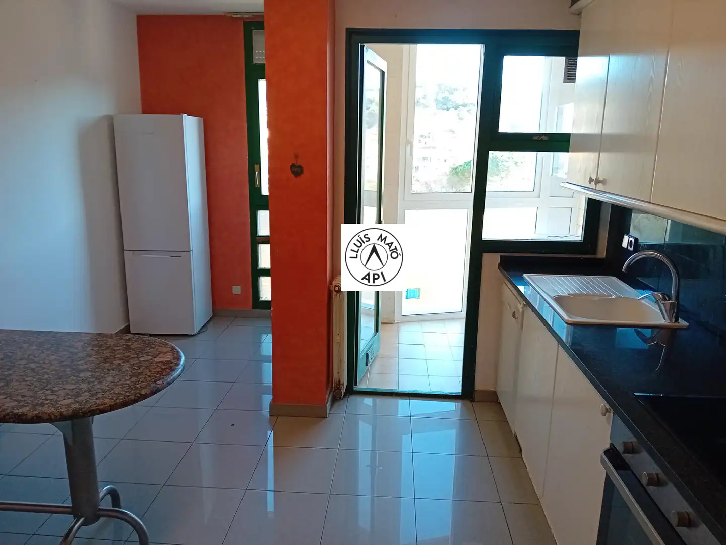Cocina de Piso en venta en Girona con Calefacción, Terraza y Internet