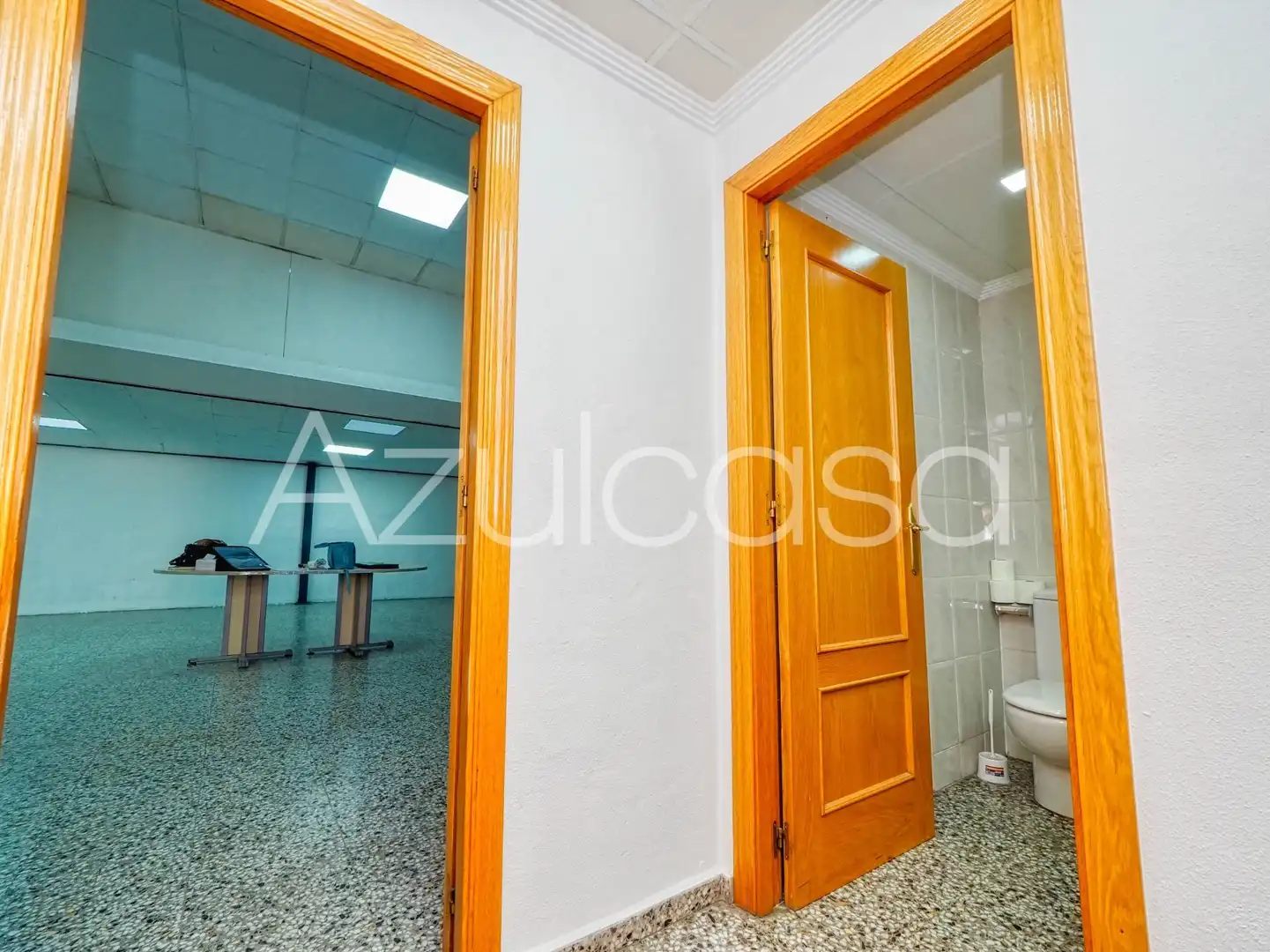 Commercial properties for sale in Alicante / Alacant  with Air Conditioner