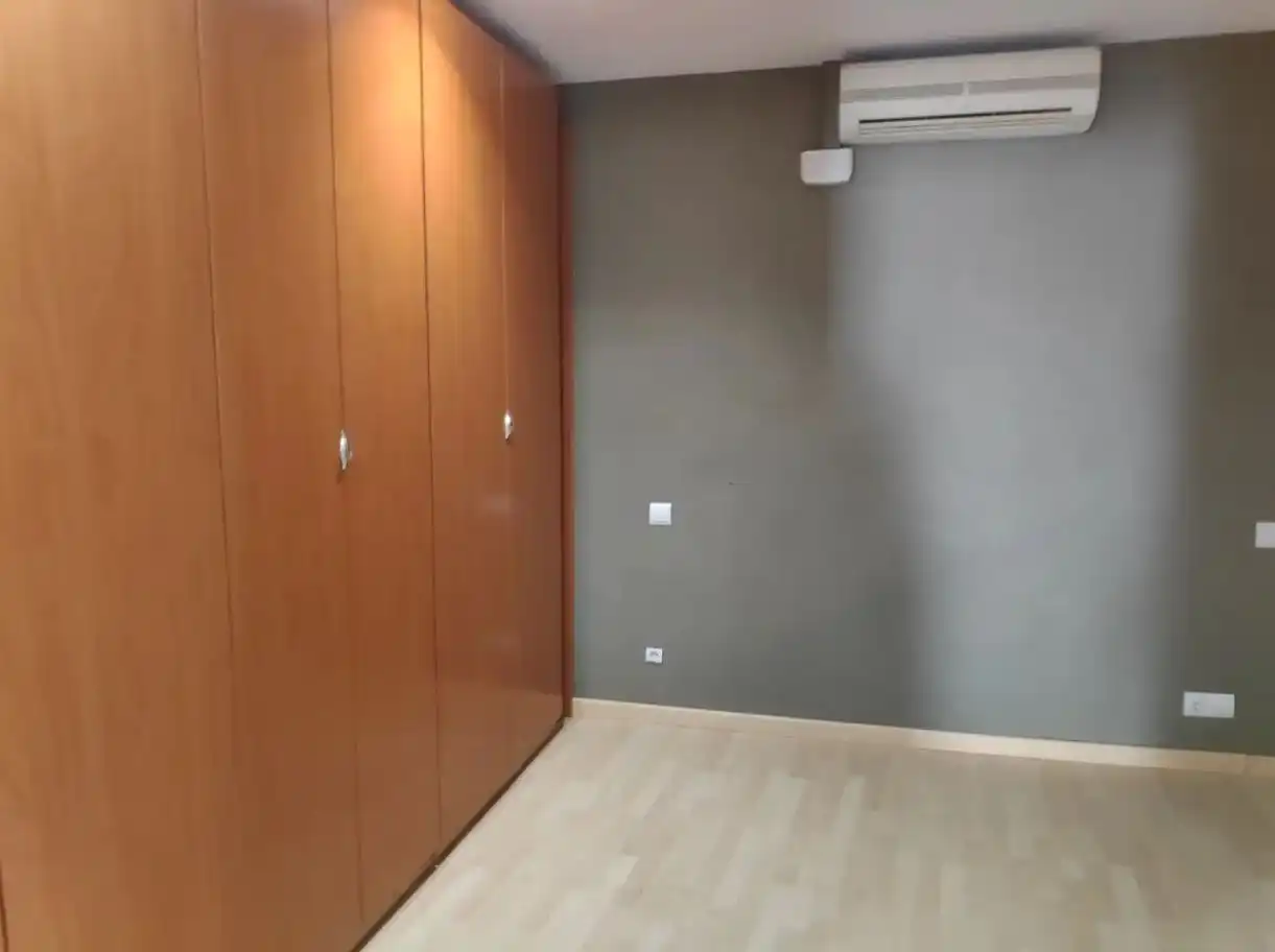 Dormitori de Pis en venda en Cornellà de Llobregat amb Aire condicionat, Parquet i Terrassa