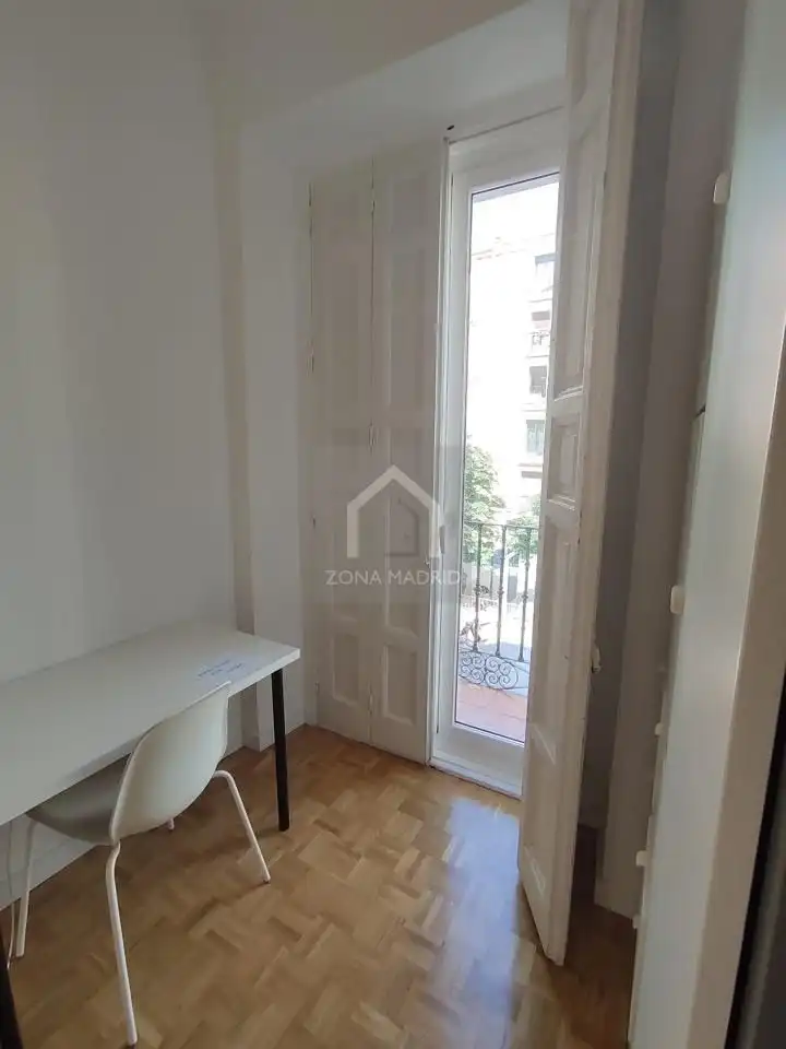 Habitación de Piso en venta en Madrid con Trastero