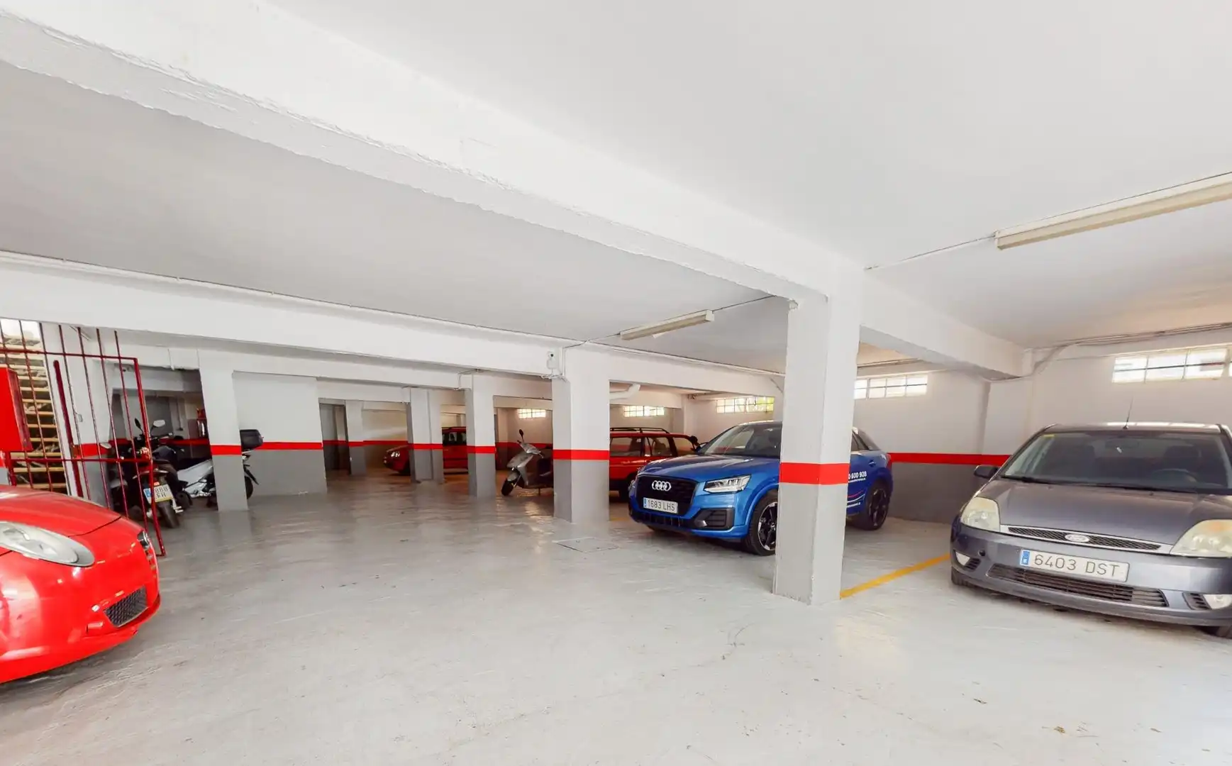 Parking de Piso de alquiler en Benalmádena con Aire acondicionado, Calefacción y Jardín privado