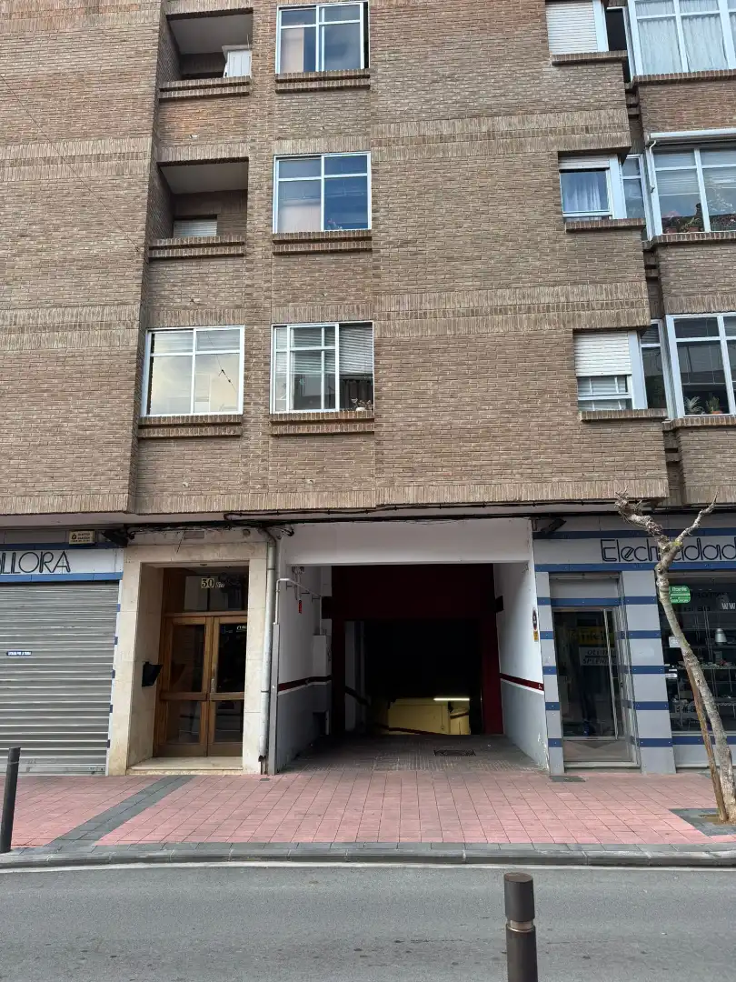 Außenansicht von Garage zur Miete in Haro