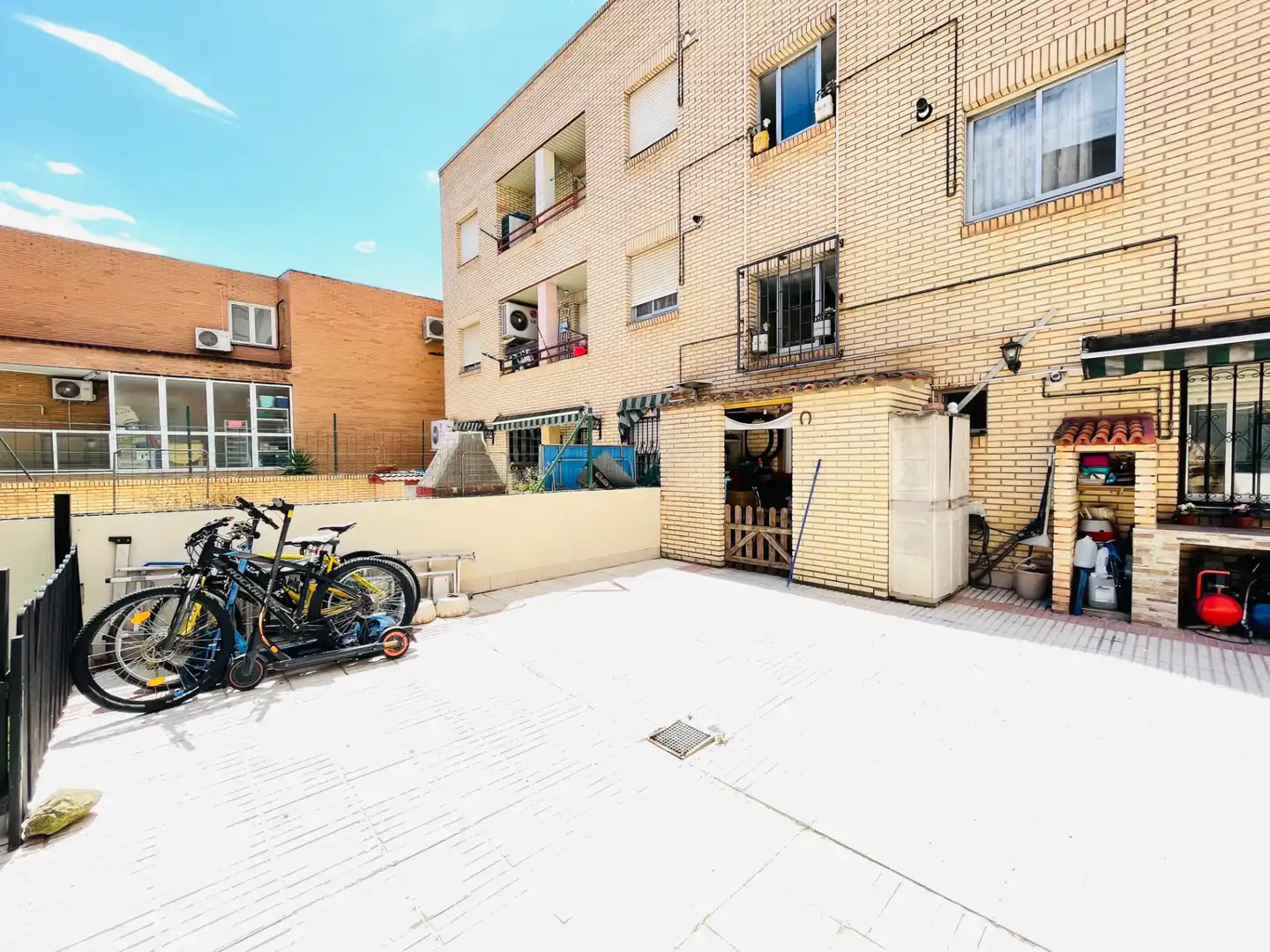 Vista exterior de Piso en venta en Zaragoza con Aire acondicionado, Calefacción y Jardín privado