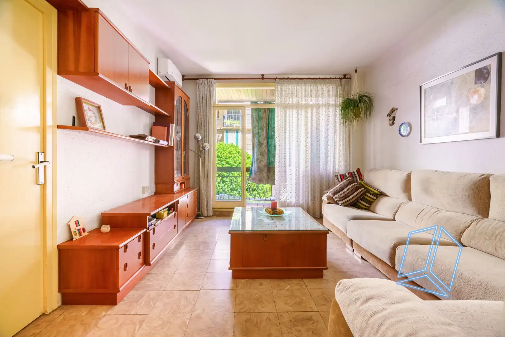 Sala de estar de Piso en venta en L'Hospitalet de Llobregat con Balcón