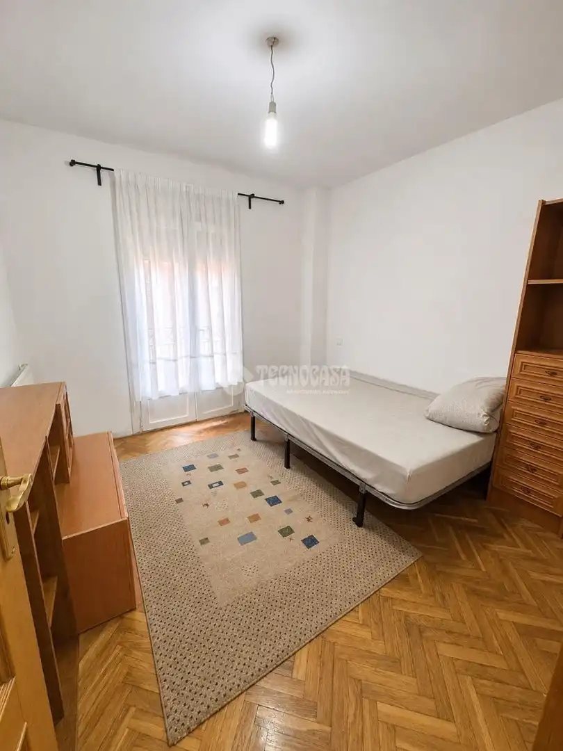 Habitación de Piso en venta en Madrid con Calefacción y Terraza