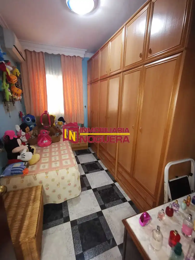 Dormitori de Casa o xalet en venda en Écija amb Aire condicionat i Moblat