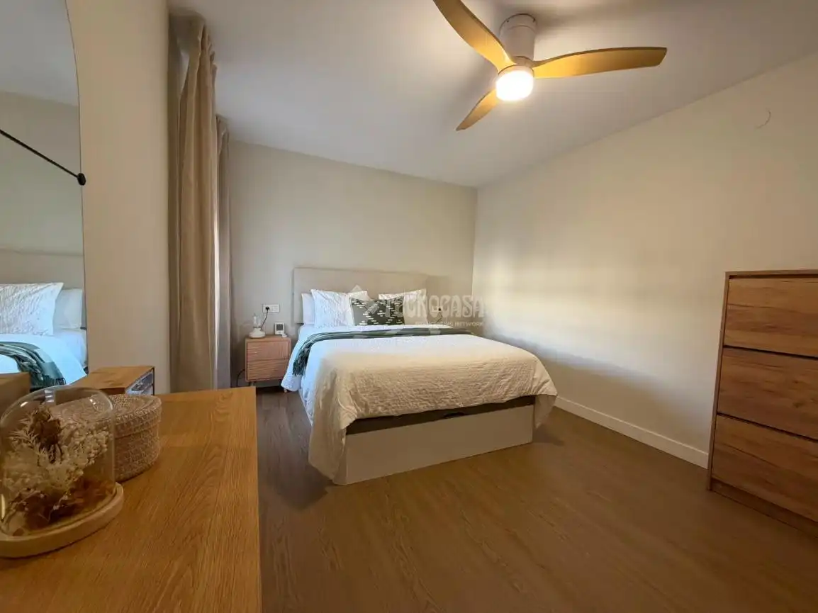 Schlafzimmer von Wohnung zum Verkauf in Manilva mit Parkett und Gemeinschaftspool