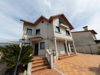 Exterior view of House or chalet for sale in Vigo   with Heating, Private garden and Parquet flooring