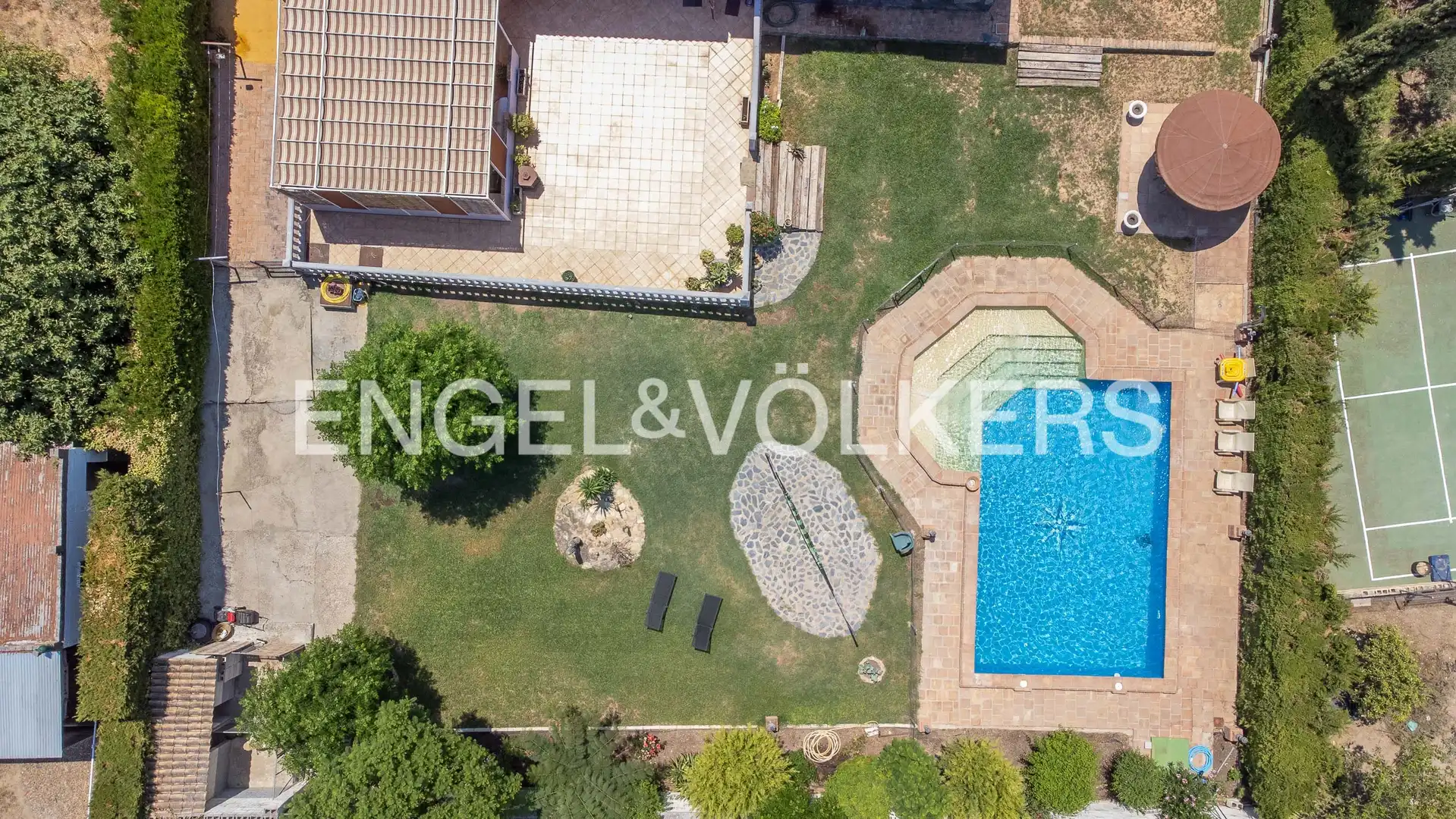 Piscina de Casa o chalet en venta en Carmona con Aire acondicionado, Calefacción y Jardín privado