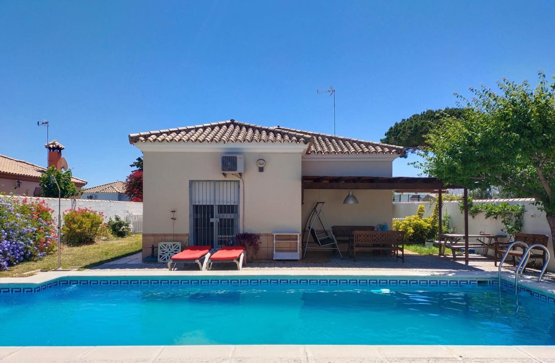 Piscina de Casa o xalet en venda en Chiclana de la Frontera amb Aire condicionat, Calefacció i Jardí privat