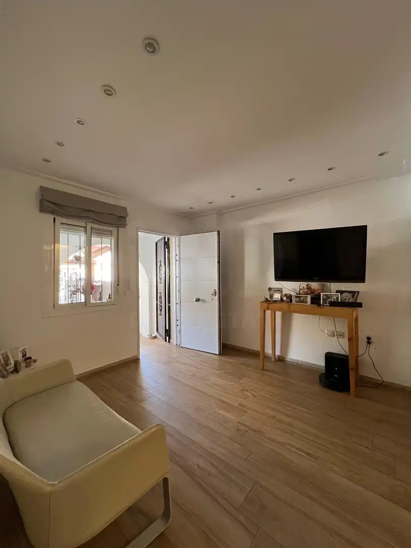 Casa amb piscina en venda a Avenida de Polonia 296, imagen 3