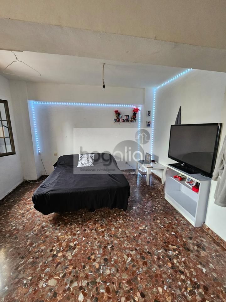 Bedroom of Flat for sale in  Sevilla Capital  with Air Conditioner and Storage room