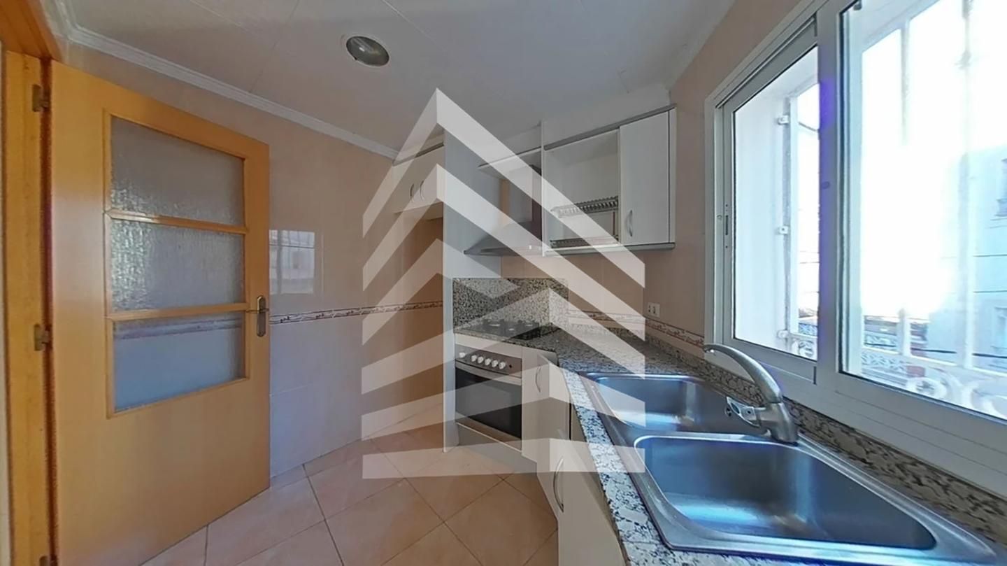 Cuina de Planta baixa en venda en Santa Coloma de Gramenet