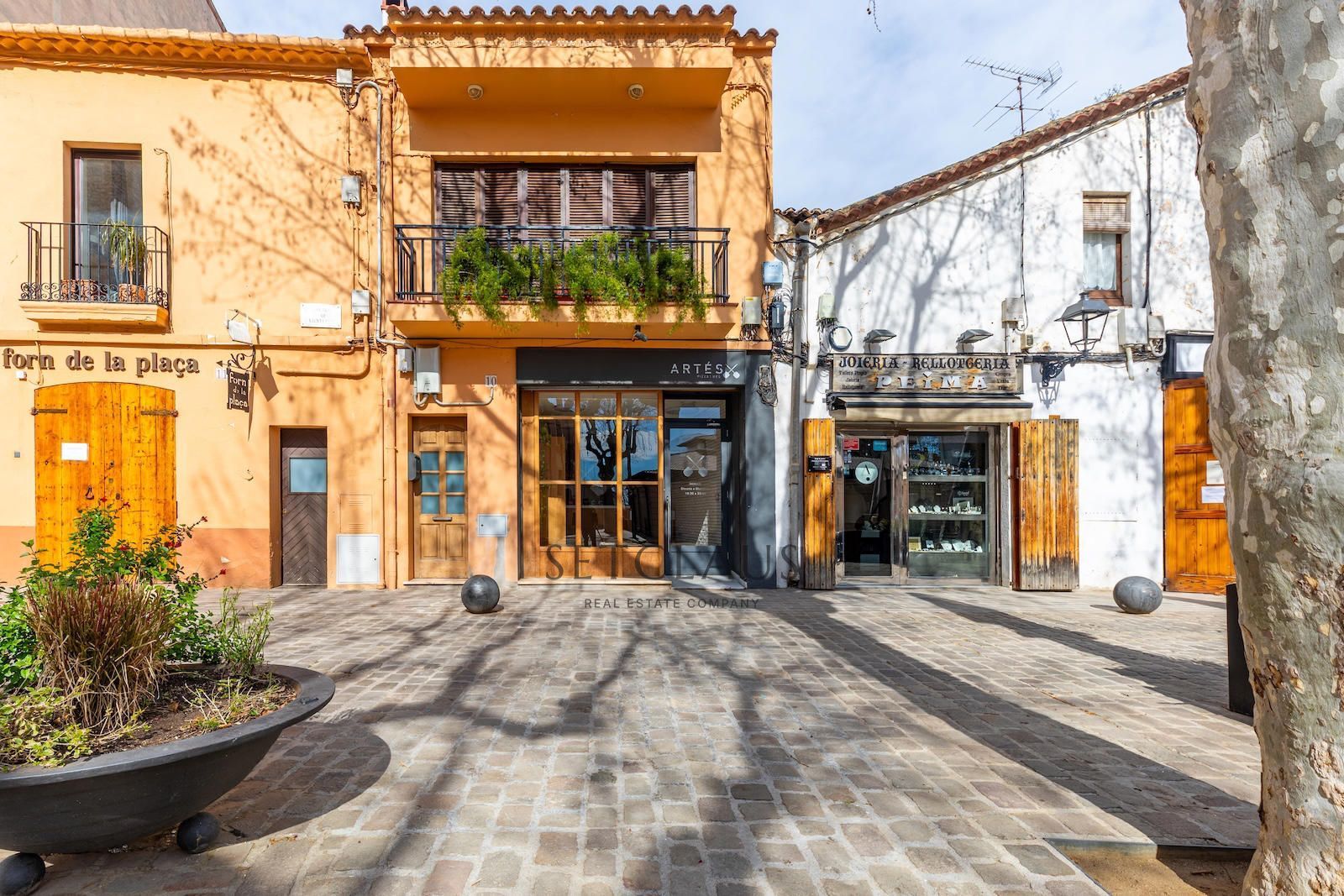 Vista exterior de Pis en venda en Alella amb Calefacció i Terrassa