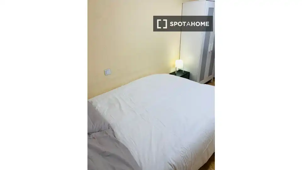 Bedroom of Flat for rent in Madrid  with Air Conditioner, Heating and Furnished