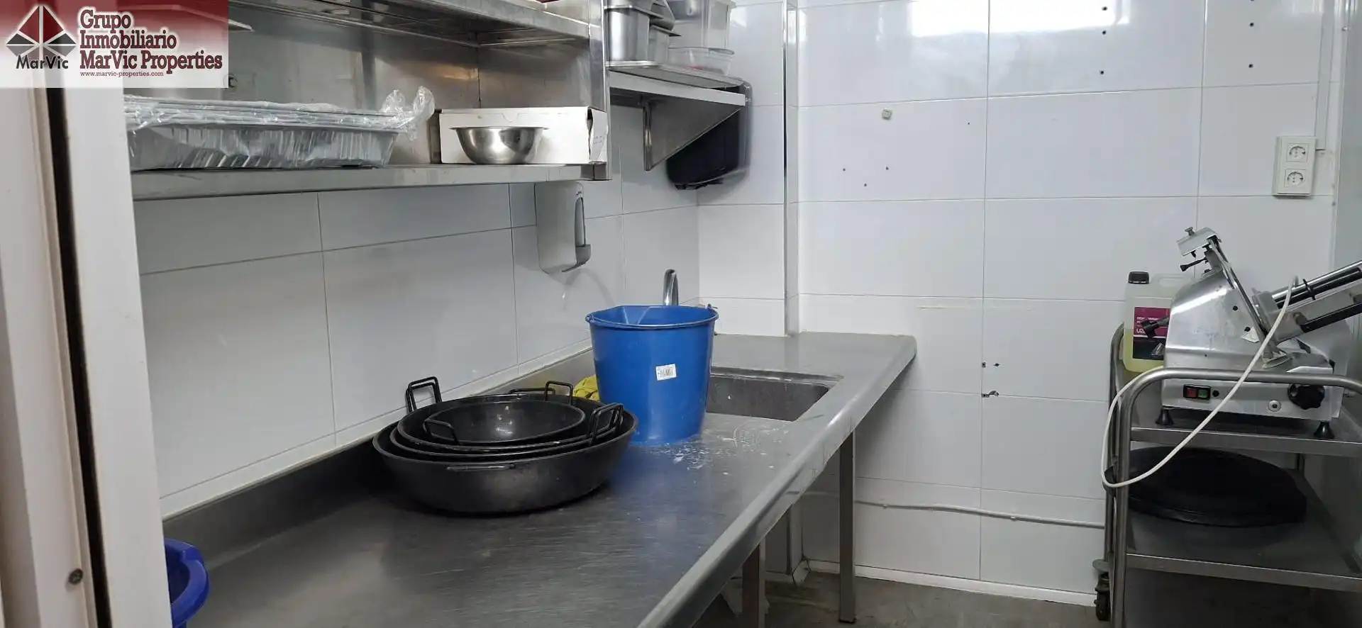 Cuina de Local en venda en Benidorm amb Aire condicionat, Terrassa i Moblat