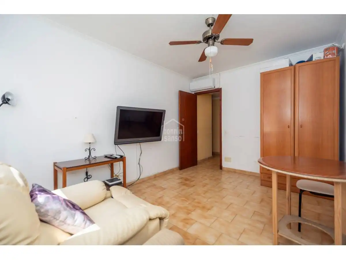 Sala d'estar de Apartament en venda en Es Castell amb Calefacció
