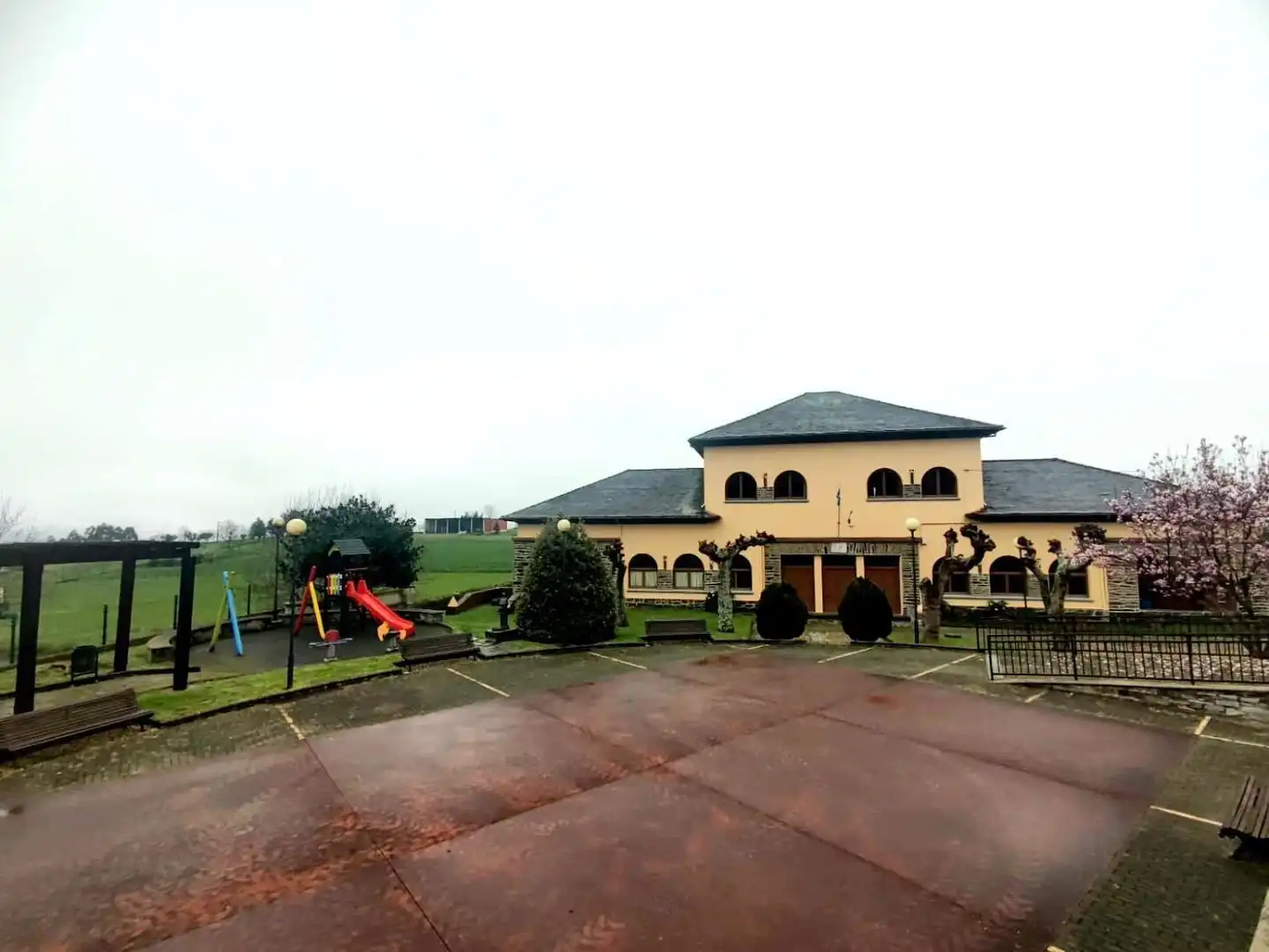 Außenansicht von Residential zum Verkauf in Navia
