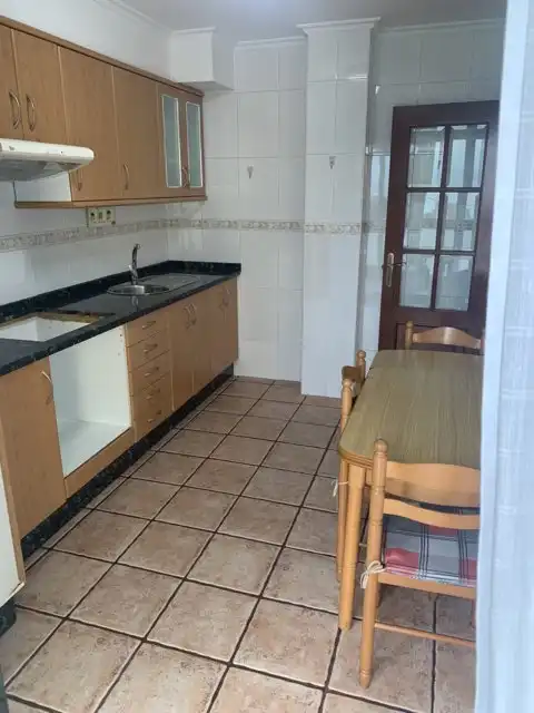 Cocina de Apartamento en venta en Marín con Parquet, Trastero y Amueblado