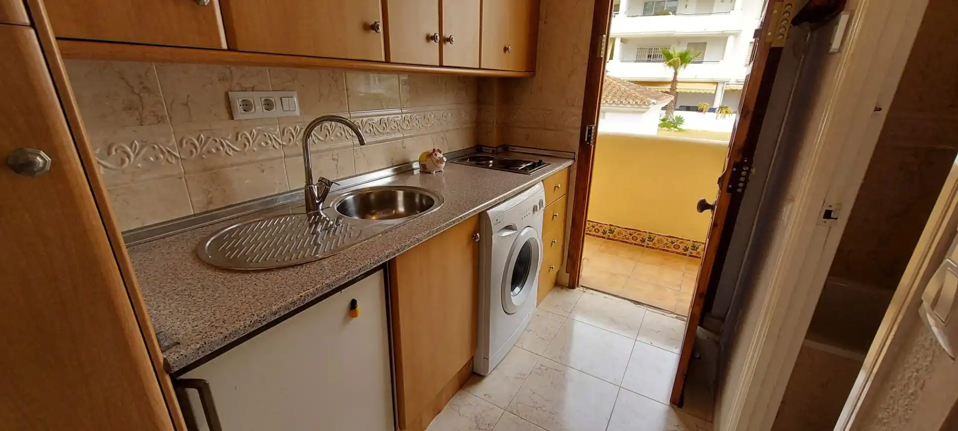 Cocina de Estudio de alquiler en Torremolinos con Aire acondicionado, Calefacción y Terraza
