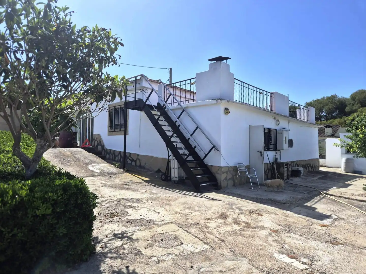Vista exterior de Casa o xalet en venda en Llíria amb Terrassa i Piscina comunitària