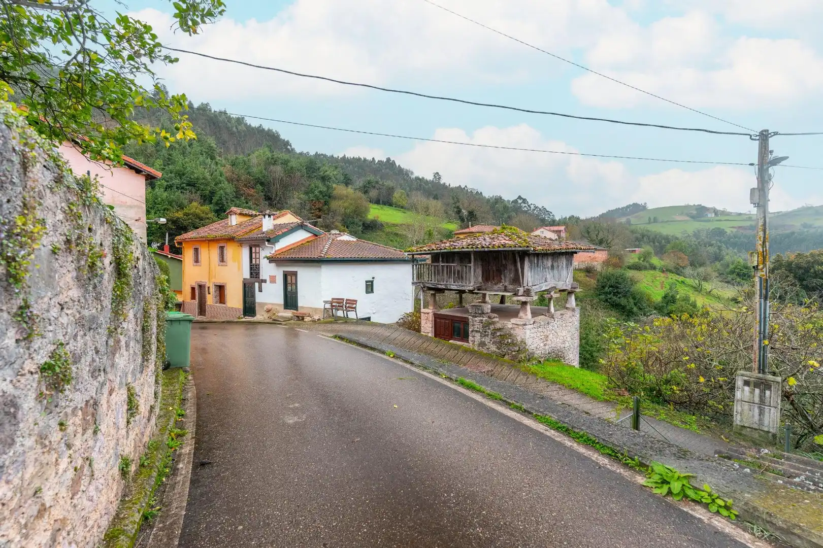 Vista exterior de Casa o xalet en venda en Soto del Barco amb Calefacció, Jardí privat i Terrassa