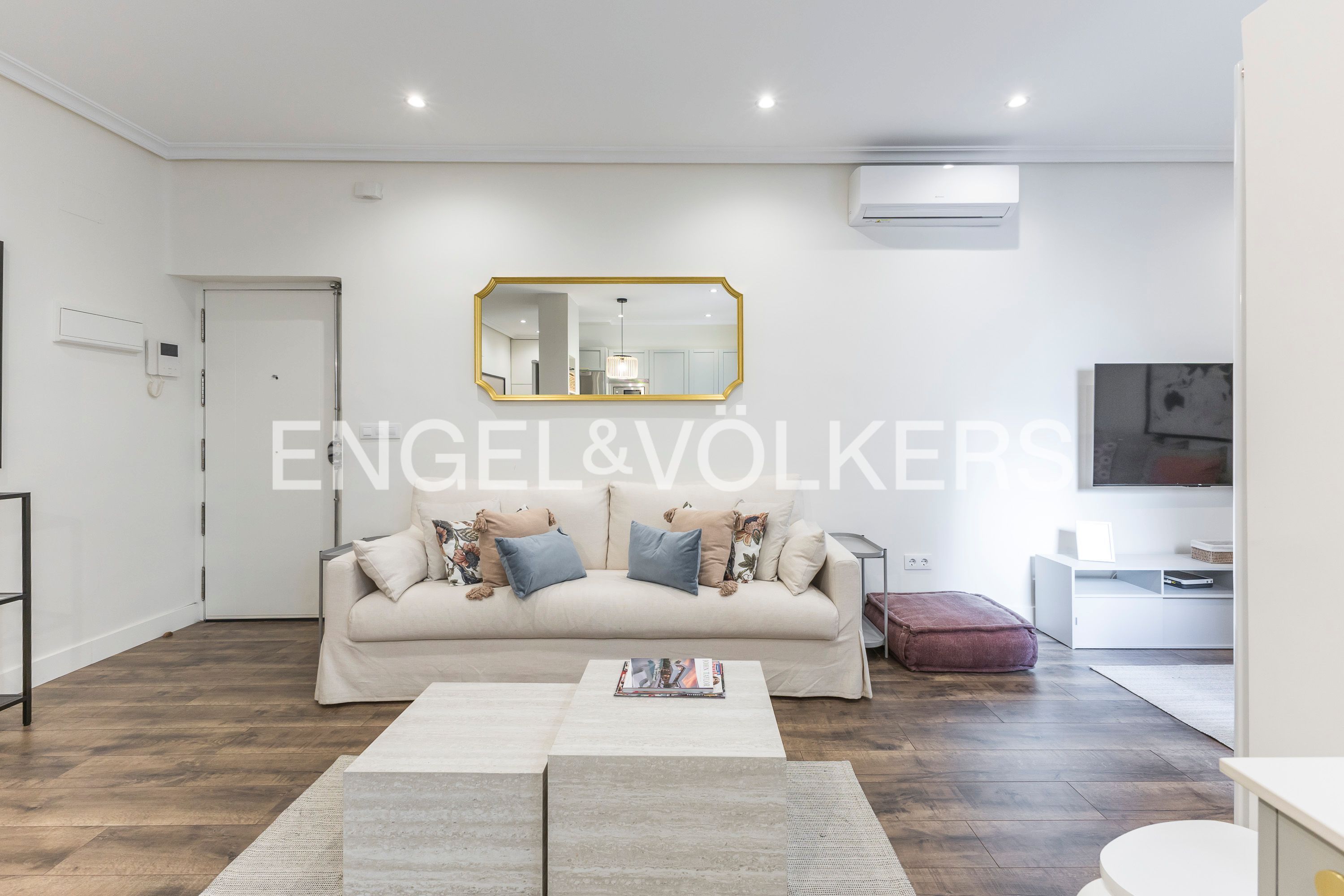 Sala de estar de Piso de alquiler en  Madrid Capital con Aire acondicionado, Calefacción y Amueblado