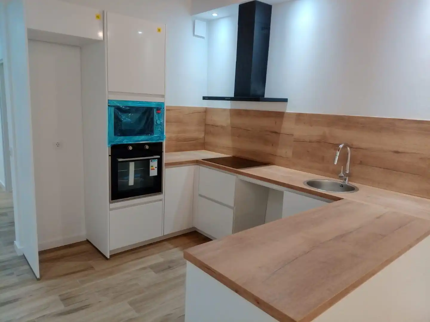 Cuina de Pis en venda en Vilafranca del Penedès amb Parquet, Terrassa i Balcó