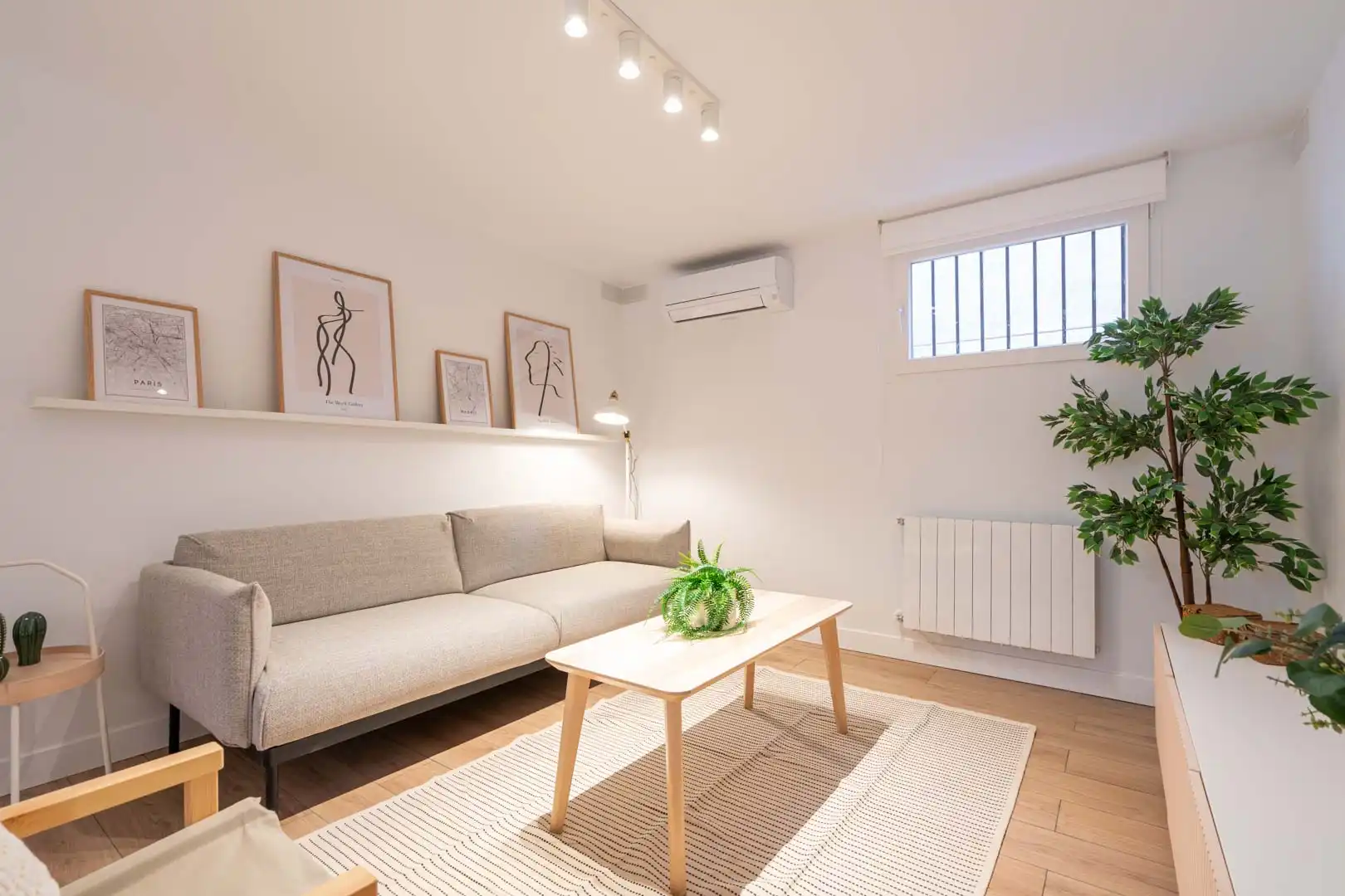 Living room of Flat for rent in Madrid  with Heating, Furnished and Oven