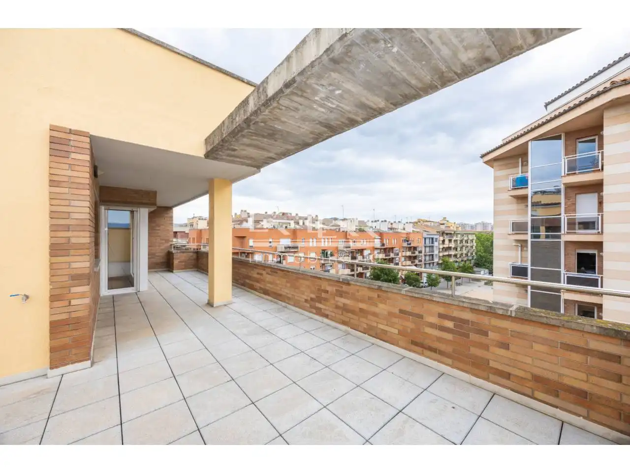 Terraza de Ático en venta en Vic con Calefacción, Terraza y Trastero