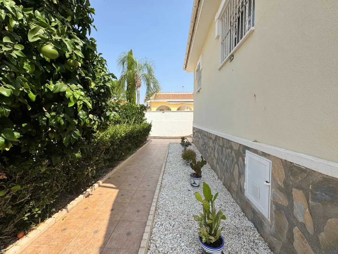 Vista exterior de Casa o xalet en venda en Rojales amb Aire condicionat, Jardí privat i Terrassa