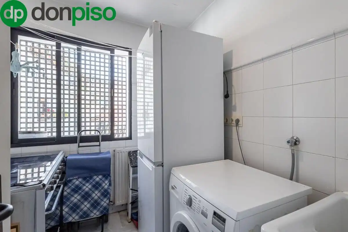 Cuina de Casa o xalet en venda en Granada amb Aire condicionat, Calefacció i Terrassa