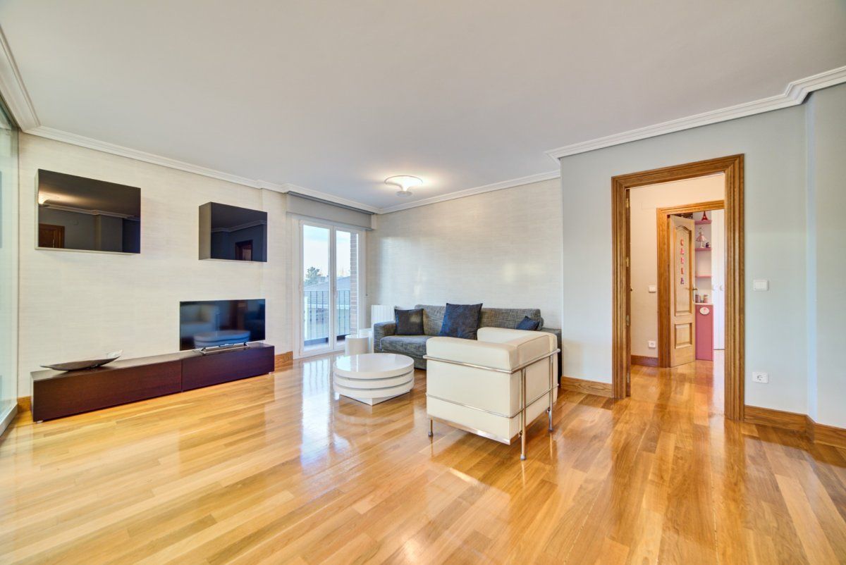 Living room of Flat for sale in Aranguren  with Heating, Parquet flooring and Storage room